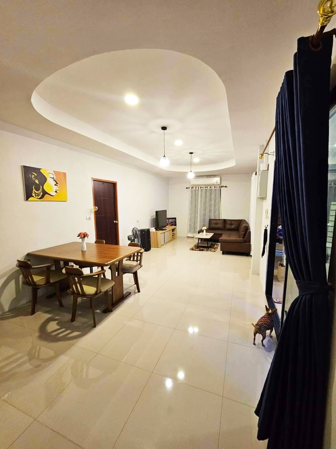 11 - https://พูลวิลล่าพัทยาราคาถูก.com | สุขสบาย พูลวิลล่า พัทยา, 3 ห้องนอน 3 ห้องน้ำ, ใกล้หาด 6 กม. เริ่ม 4,900 บาท/คืน มีสระ, คาราโอเกะ, โต๊ะพูล และสิ่งอำนวยความสะดวกครบครัน